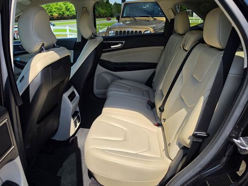 Used 2015 Ford Edge Titanium w/ Technology Package FWD image 4
