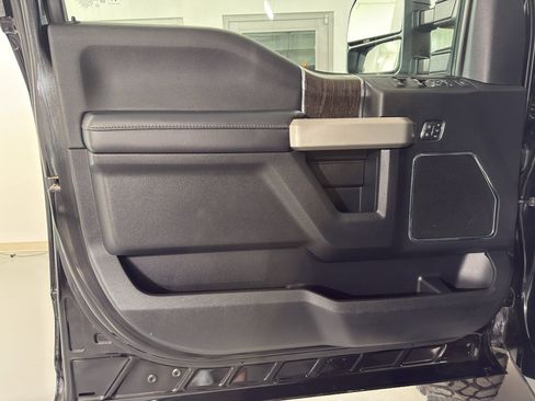 Used 2021 Ford F250 Lariat w/ Lariat Value Package image 4