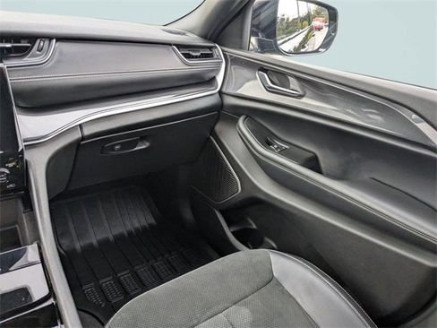 Used 2021 Jeep Grand Cherokee L Laredo image 16