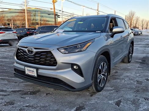 Certified 2022 Toyota Highlander XLE image 4