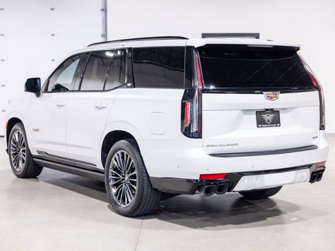 Used 2024 Cadillac Escalade V AWD/4WD image 7