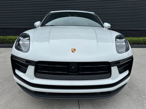 Certified 2025 Porsche Macan image 8