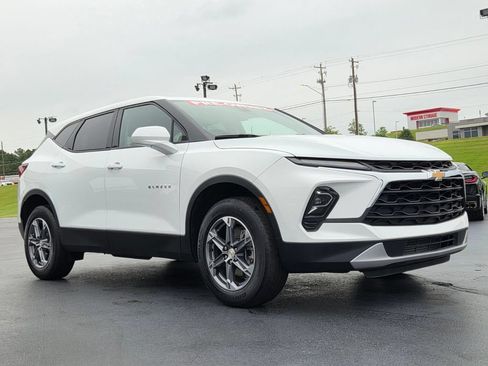 Used 2025 Chevrolet Blazer LT FWD image 4