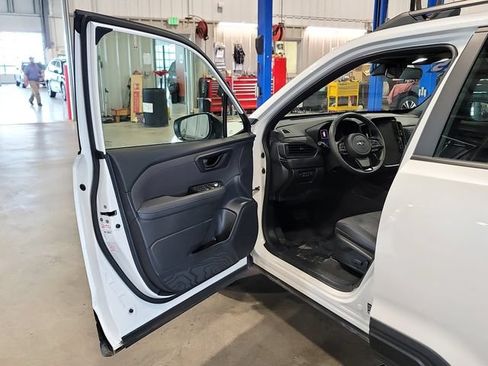 Used 2025 Subaru Forester Premium AWD/4WD image 15