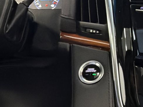 Used 2015 Cadillac Escalade Luxury AWD/4WD image 37
