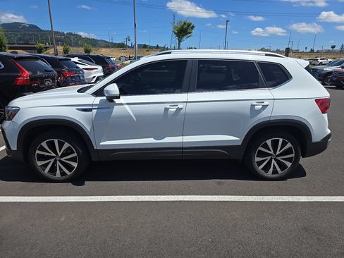 Used 2022 Volkswagen Taos SE AWD/4WD image 4