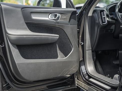 Certified 2025 Volvo XC40 B5 Plus AWD/4WD image 39