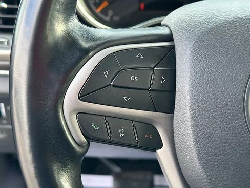 Used 2022 Jeep Grand Cherokee Limited w/ Technology Group image 22