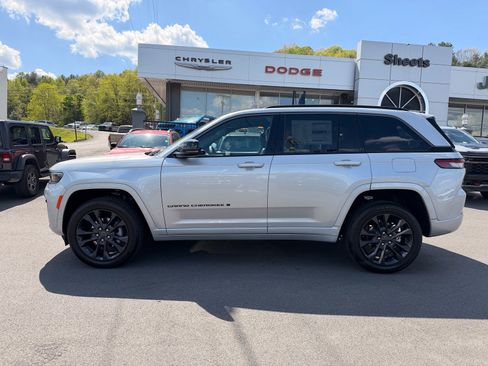 New 2026 Jeep Grand Cherokee Limited AWD/4WD image 3