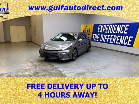 Used 2025 Toyota Camry XLE image 4