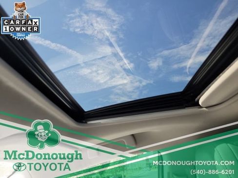 Used 2024 Toyota Sienna XLE FWD image 2