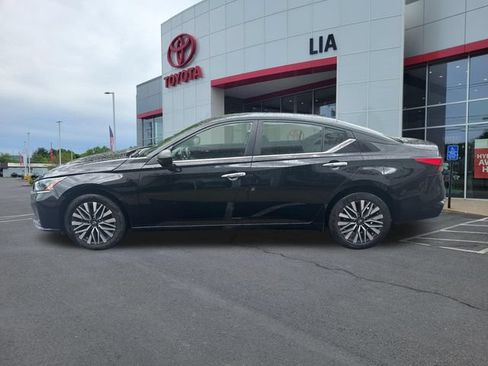 Used 2025 Nissan Altima 2.5 SV AWD/4WD image 6