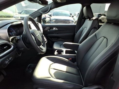 New 2026 Chrysler Pacifica Select image 15