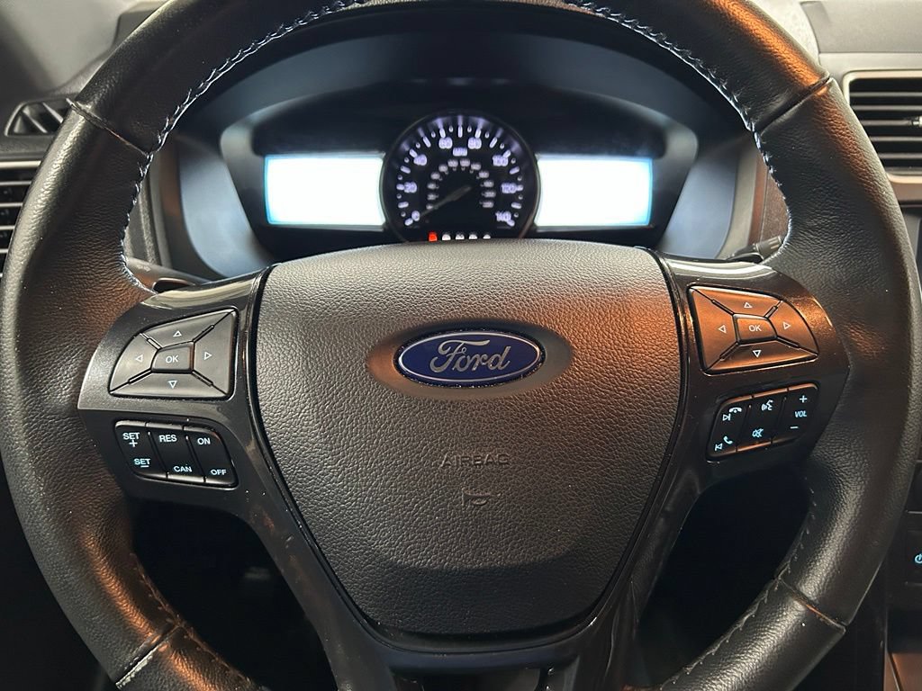 Used 2017 Ford Explorer XLT w/ Equipment Group 202A AWD/4WD image 18