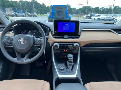 Used 2023 Toyota RAV4 LE image 12