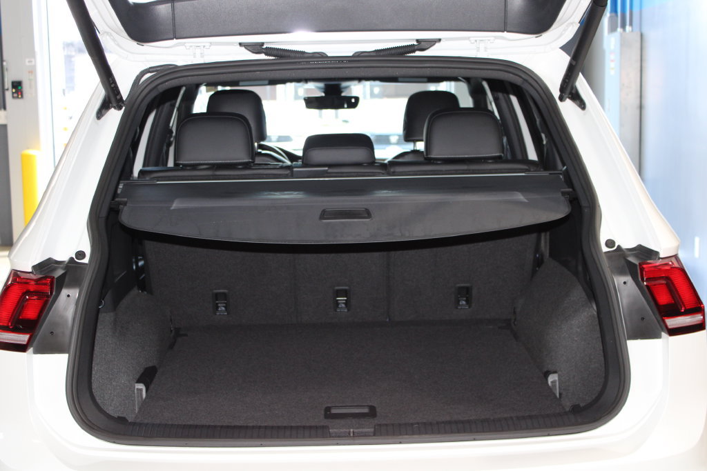 Used 2024 Volkswagen Tiguan SE R-Line AWD/4WD image 30