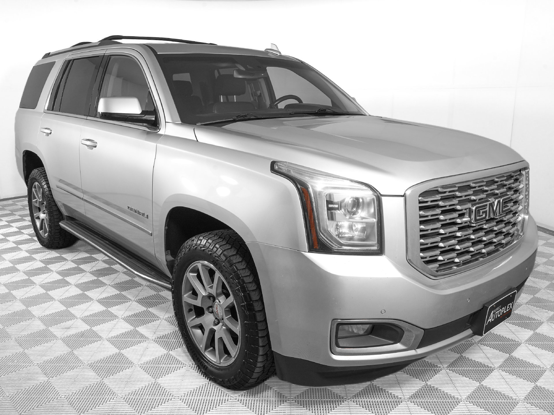 Used 2018 GMC Yukon Denali AWD/4WD image 3