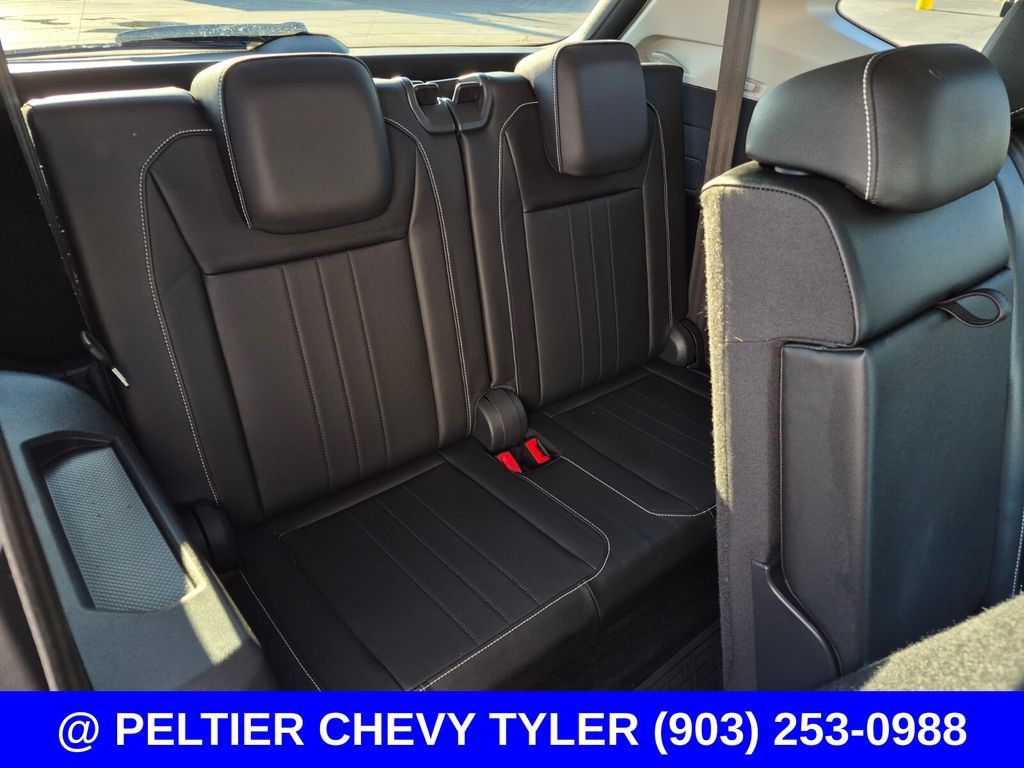 Used 2023 Volkswagen Tiguan SE w/ Panoramic Sunroof Package FWD image 17