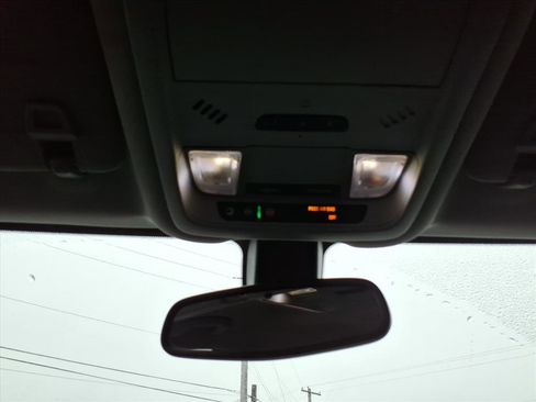 Used 2018 Chevrolet Equinox Premier image 15