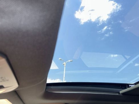 Used 2021 Toyota Highlander Platinum image 9