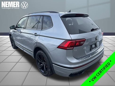 Certified 2024 Volkswagen Tiguan SE R-Line image 9