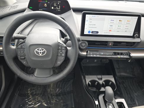 Used 2024 Toyota Prius XLE AWD/4WD image 11