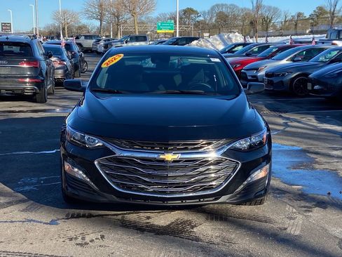 Used 2023 Chevrolet Malibu LT image 2