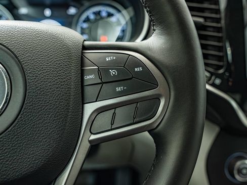 Used 2019 Jeep Cherokee Limited FWD image 20