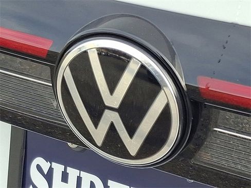 New 2026 Volkswagen Taos SE image 11