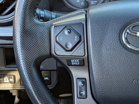 Used 2018 Toyota Tacoma TRD Off-Road image 14