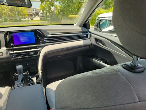 Used 2025 Toyota Camry LE FWD image 17