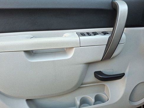 Used 2010 Chevrolet Silverado 1500 LT w/ Texas Edition image 10