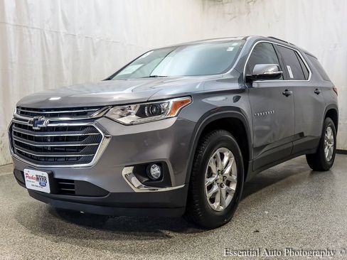 Used 2018 Chevrolet Traverse LT image 2