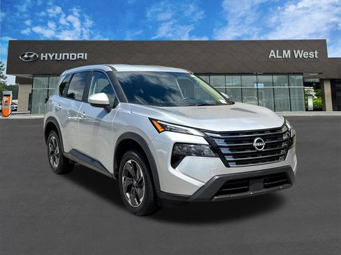 Used 2025 Nissan Rogue SV FWD image 3