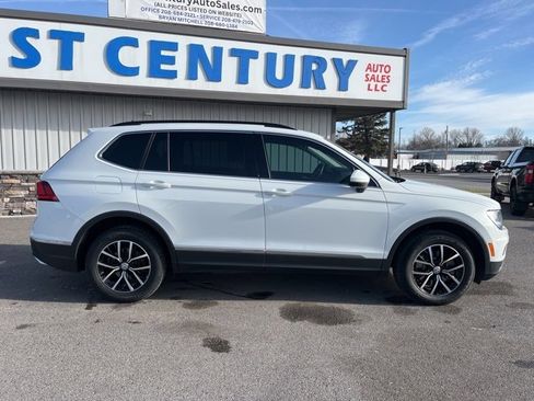 Used 2021 Volkswagen Tiguan SE image 19