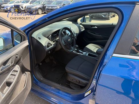Used 2016 Chevrolet Cruze LT w/ Convenience Package FWD image 6