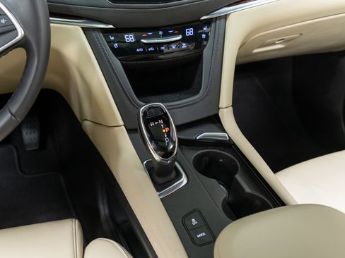 Used 2017 Cadillac XT5 Premium Luxury image 20