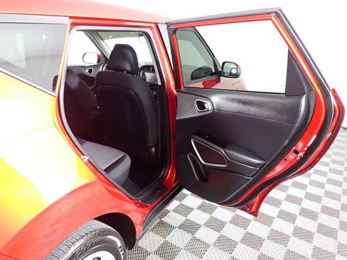 Used 2025 Kia Soul LX FWD image 30