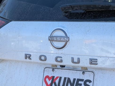 Used 2025 Nissan Rogue SV image 13