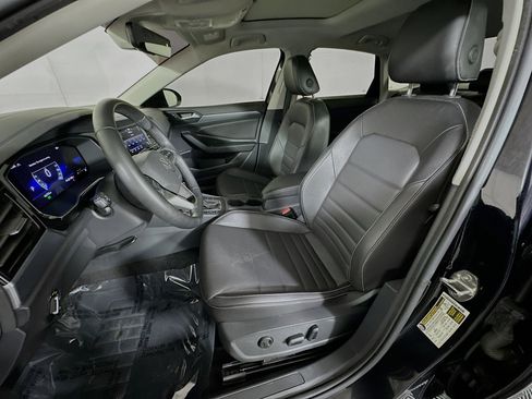 Used 2024 Volkswagen Jetta SE FWD image 12