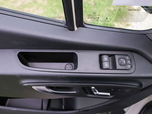 Used 2025 Mercedes-Benz Sprinter 2500 image 43