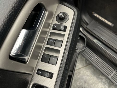 Used 2016 Ford Expedition EL XLT w/ Equipment Group 202A image 9