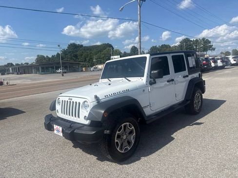 Used 2015 Jeep Wrangler Unlimited Rubicon w/ Connectivity Group AWD/4WD image 4