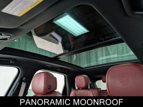 Used 2023 Porsche Cayenne Platinum Edition image 17