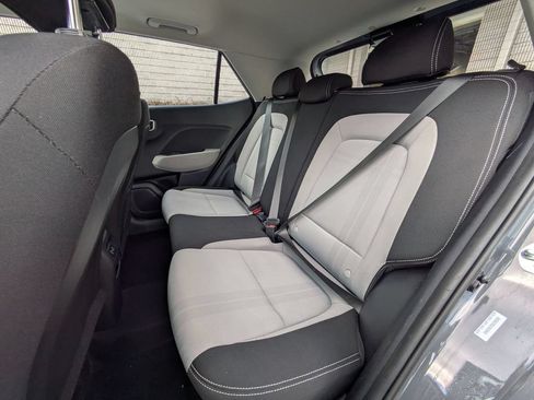Used 2025 Hyundai Venue SEL FWD image 28