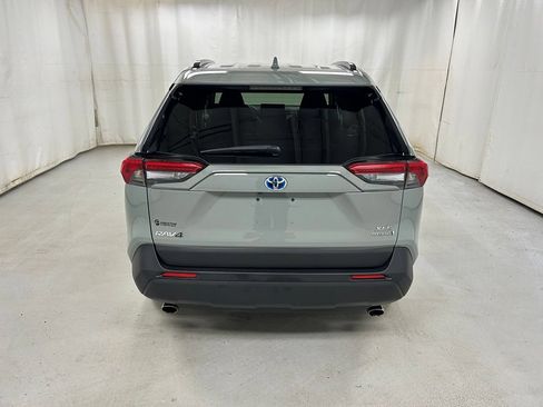 Certified 2020 Toyota RAV4 XLE w/ Convenience Package AWD/4WD image 5