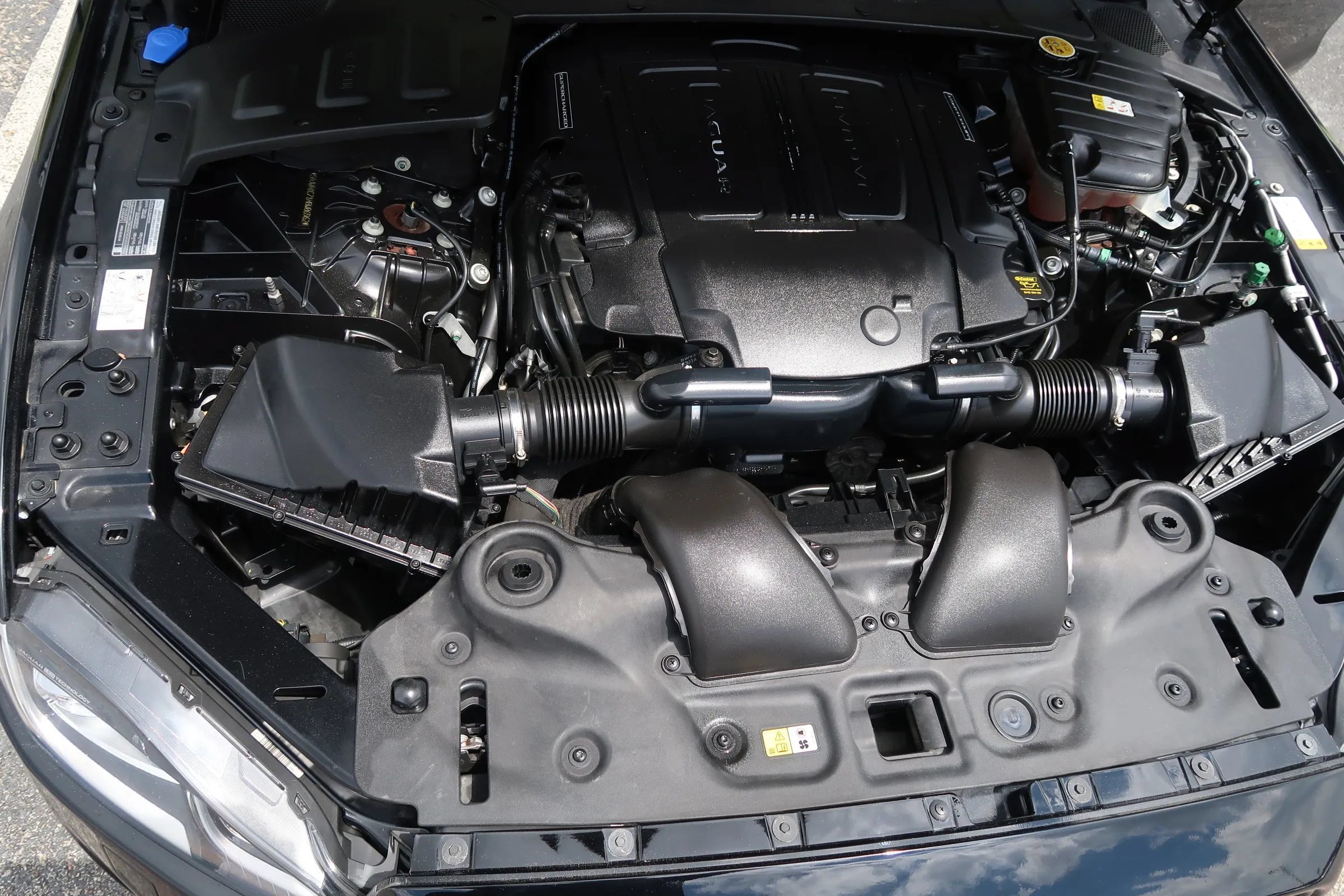 Used 2017 Jaguar XJ R-Sport RWD image 45