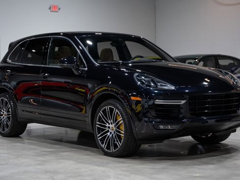 Used 2016 Porsche Cayenne Turbo S w/ Premium Package Plus image 14