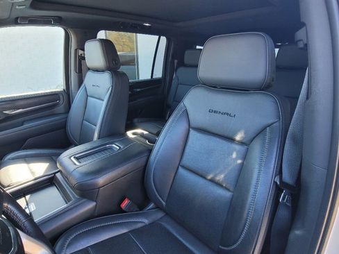 Used 2021 GMC Yukon XL Denali image 16