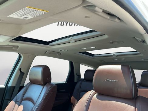 Used 2019 Buick Enclave Avenir w/ Avenir Technology Package AWD/4WD image 9